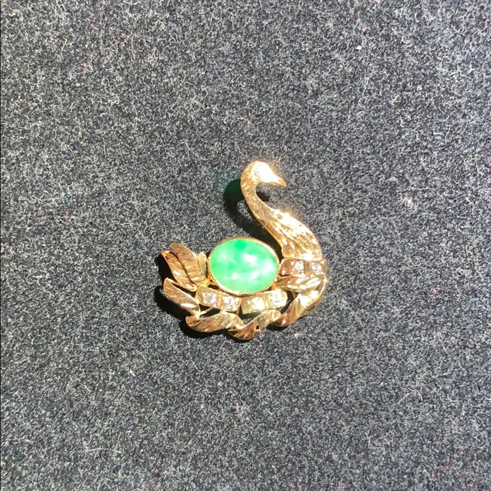 Peacock design jade gold and diamond